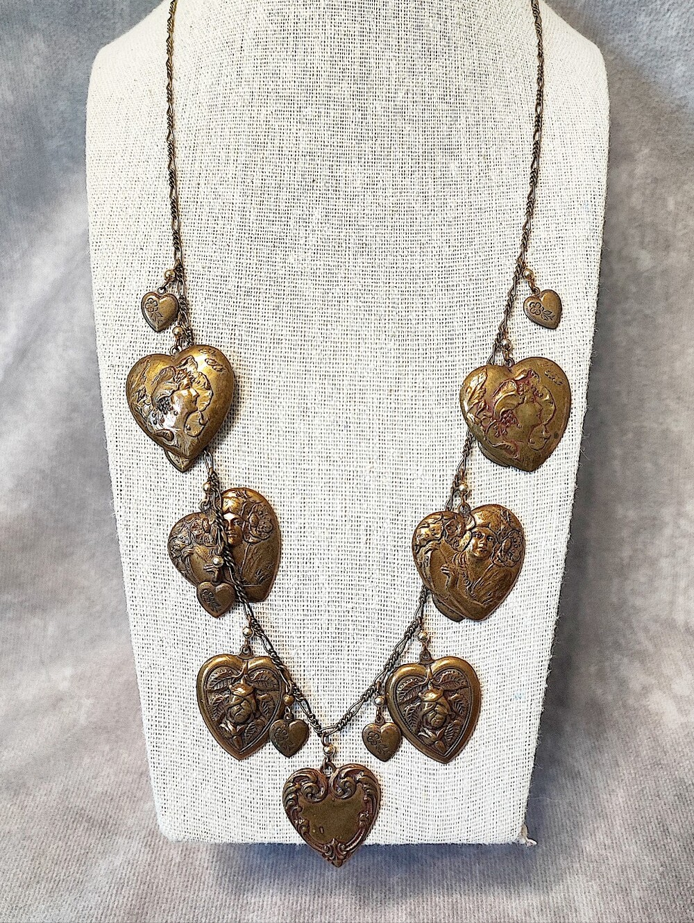 Pididdly Links Lake Katrine NY Embossed Stamped Metal Heart Charms Necklace EUC
